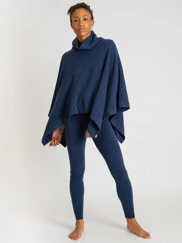 Cashmere poncho "Ylva" - mountain blue