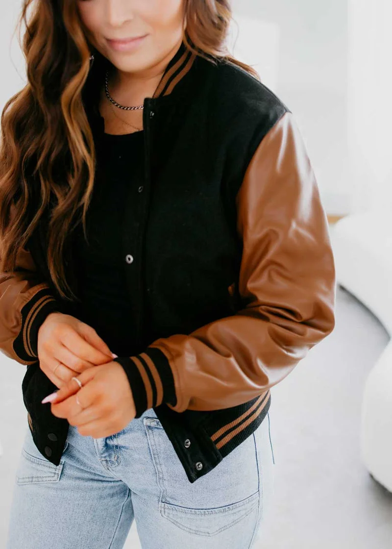 Sleek & Versatile Jacket: Fashion's Must-Have