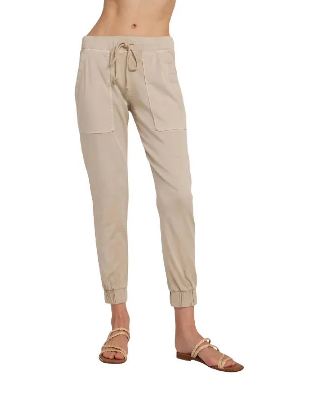 Pocket Jogger In Soft Tan