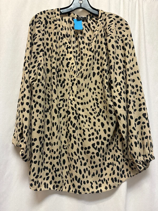 Top Long Sleeve By Tahari By Arthur Levine In Animal Print, Size: 1x